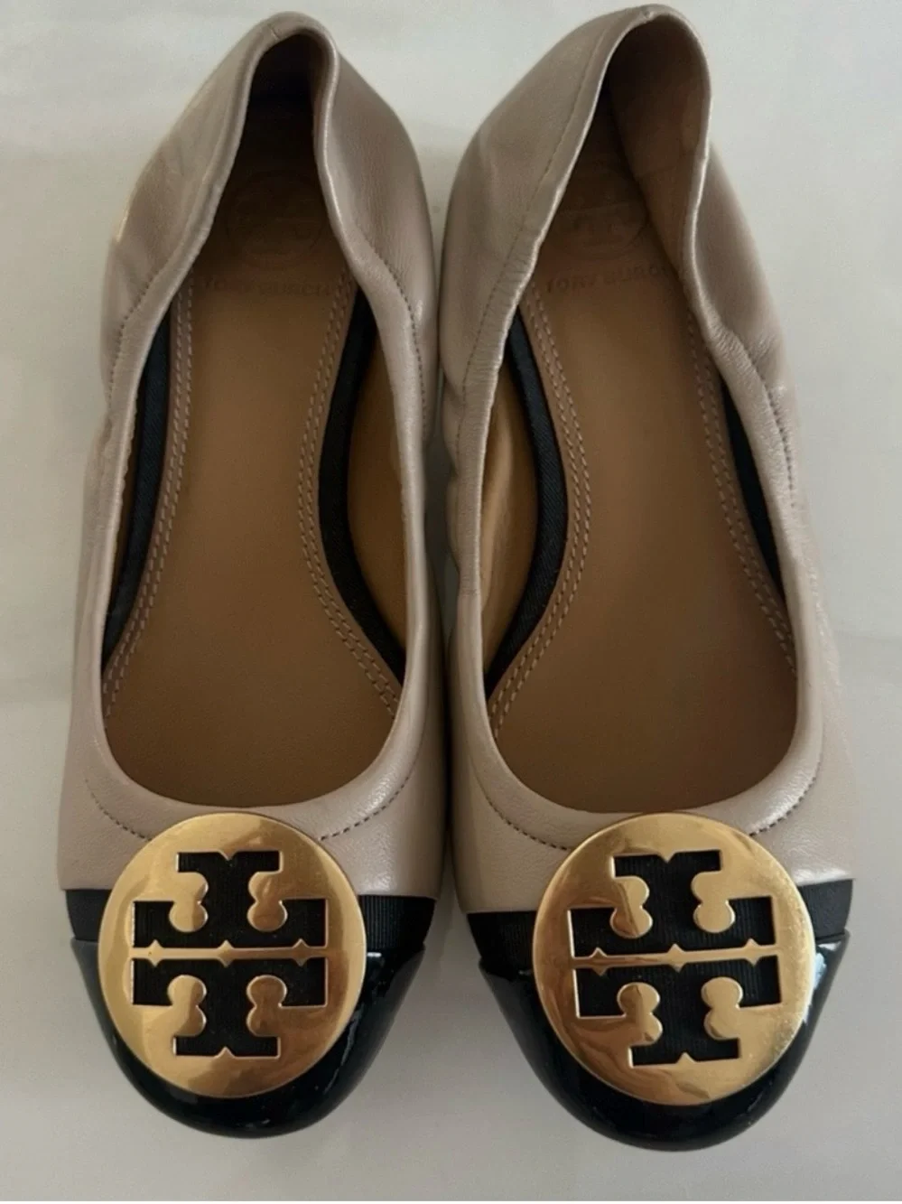 Tory Burch Women’s Tan Leather Ballet Flats with Gold Logo size 5